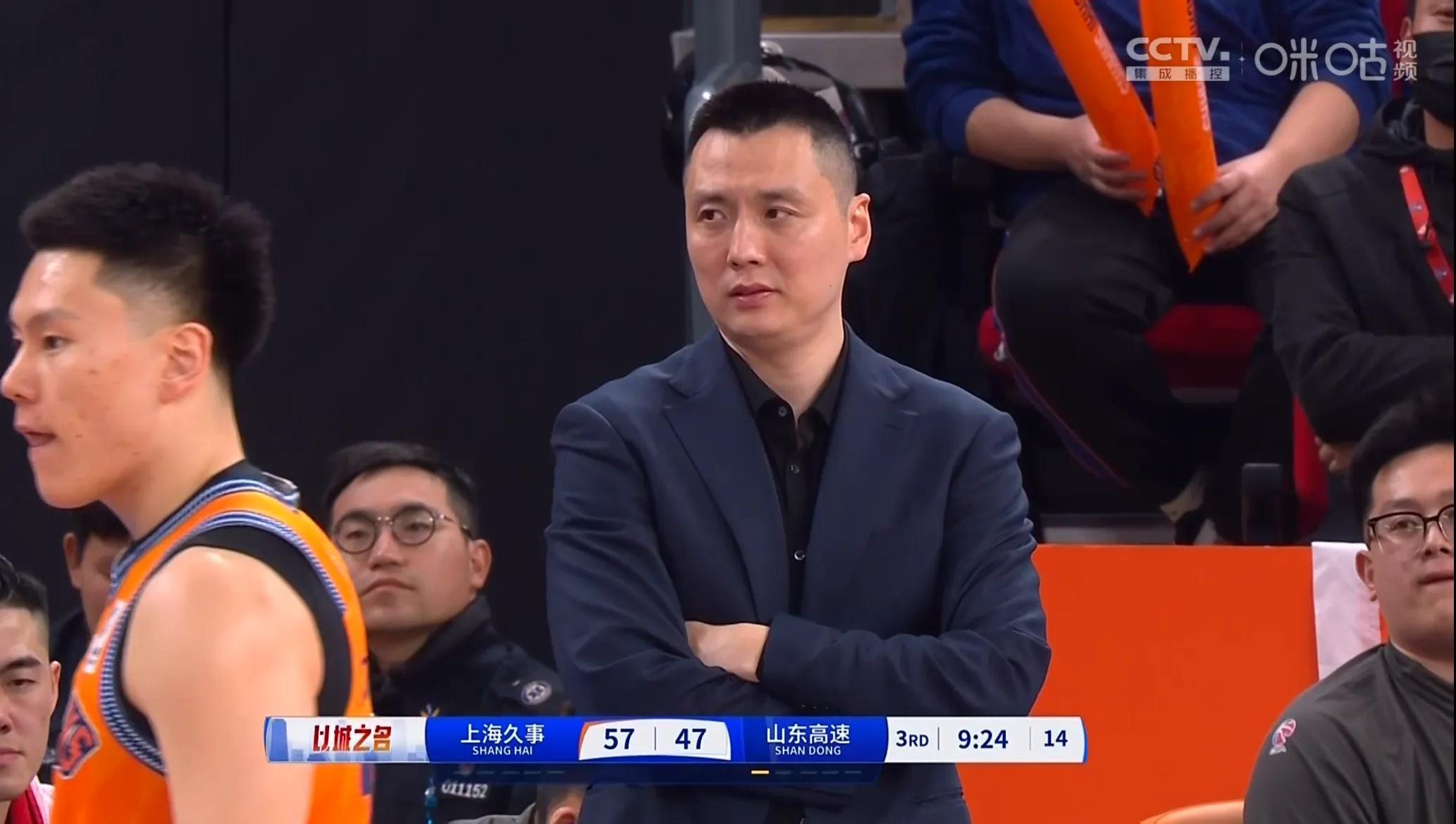 -球队表现出色，奏响胜利之歌