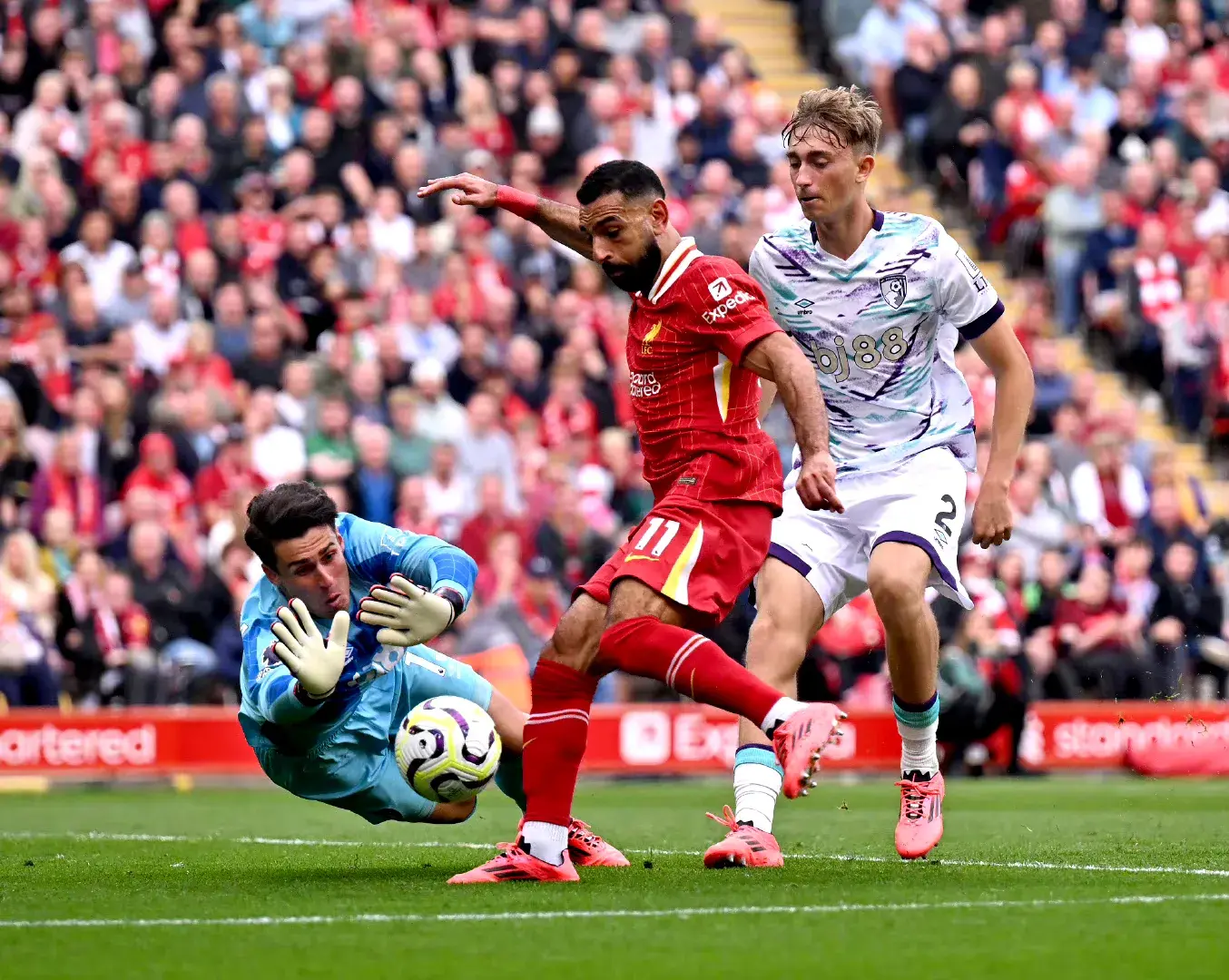 利物浦大胜对手,登顶英超积分榜 利物浦大胜对手,登顶英超积分榜