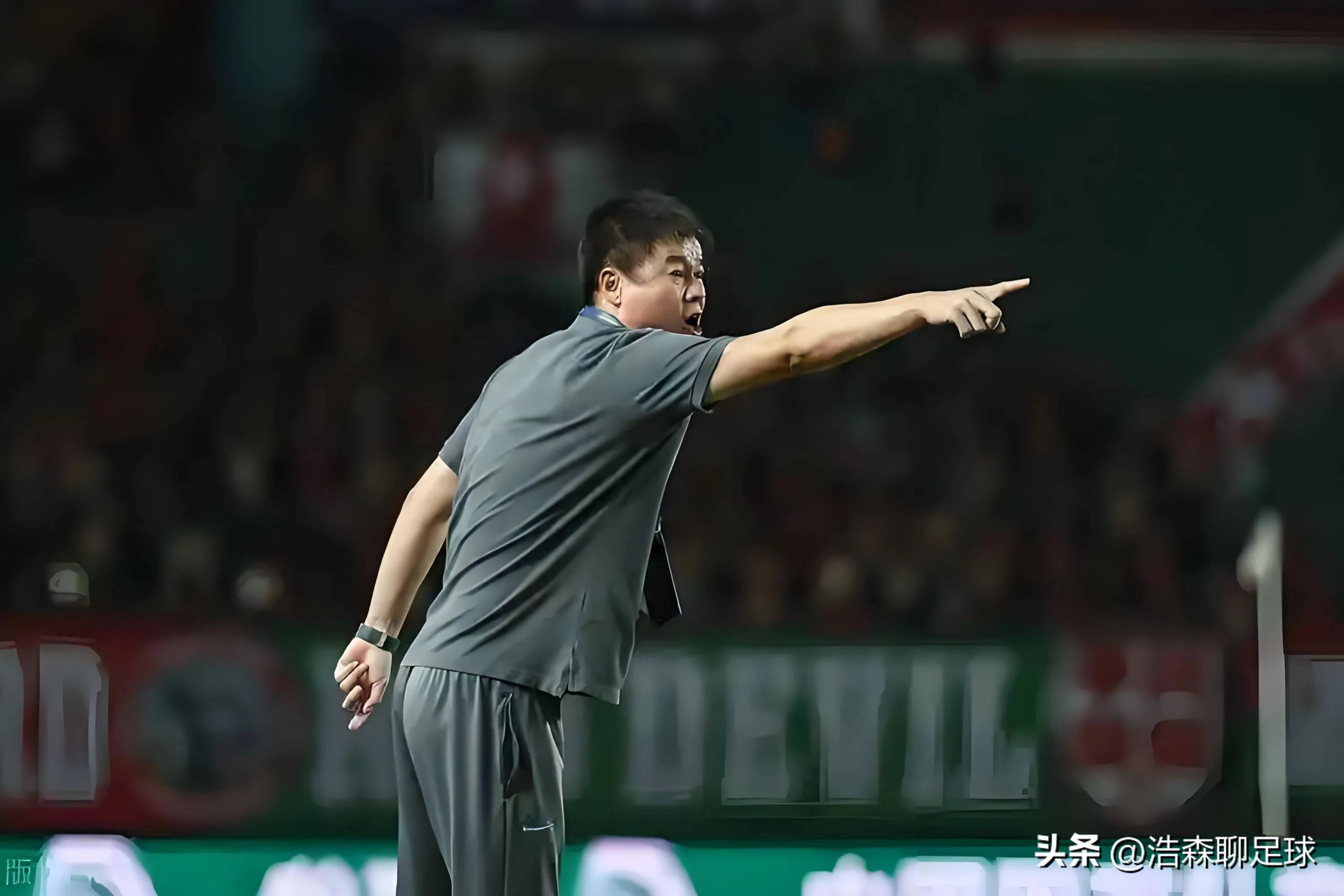 大连一方备战胜局,球队主教练调整战术 大连一方备战胜局,球队主教练调整战术