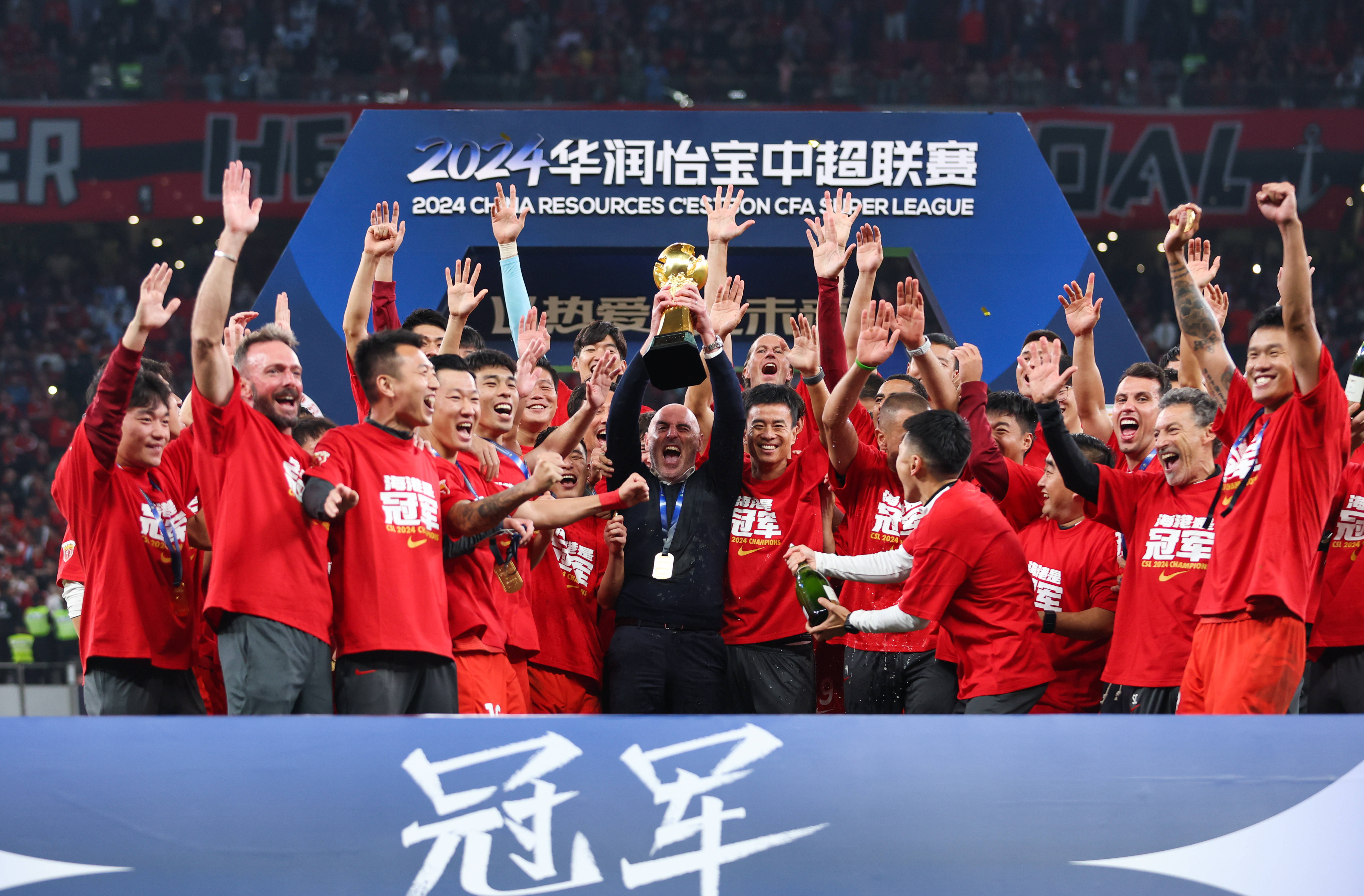 本赛季足球联赛冠军由哪支球队夺得 本赛季足球联赛冠军由哪支球队夺得