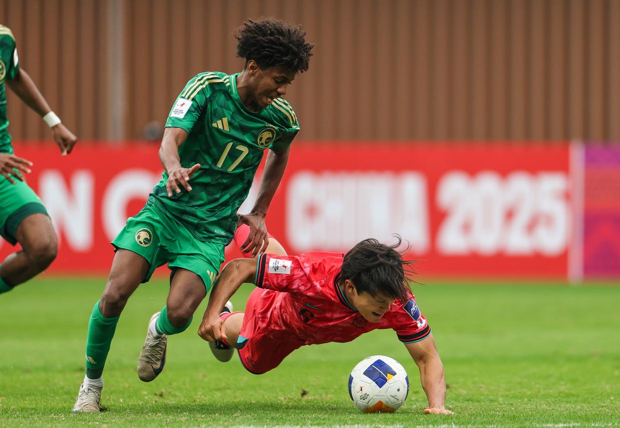 沙特阿拉伯女足队员在比赛中受伤 沙特阿拉伯女足队员在比赛中受伤