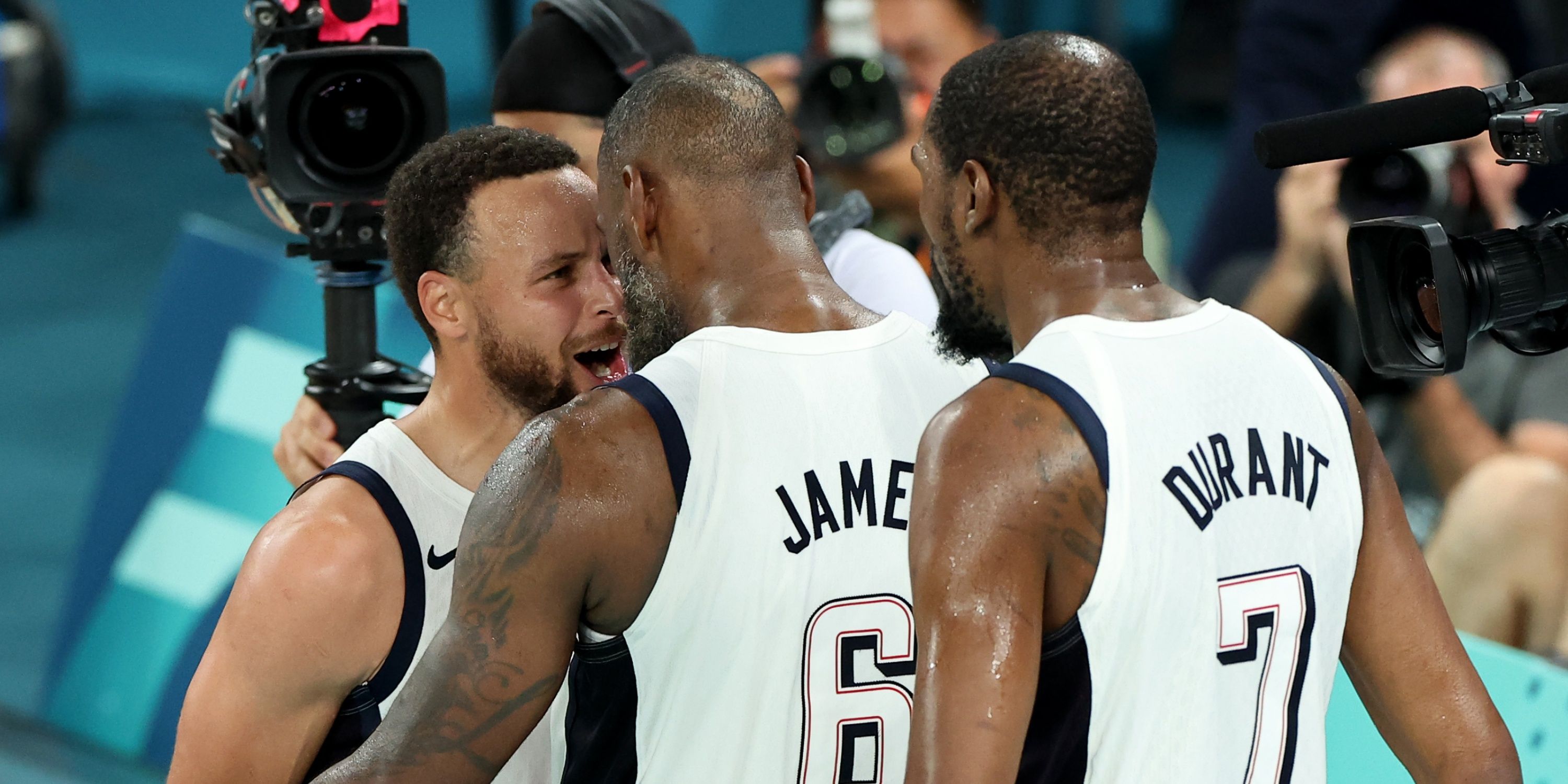 篮球男子半决赛中,美国队取得胜利 篮球男子半决赛中,美国队取得胜利