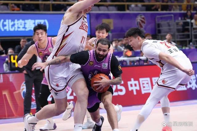 关于激烈争夺!四强战场上火药味十足的信息 关于激烈争夺!四强战场上火药味十足的信息