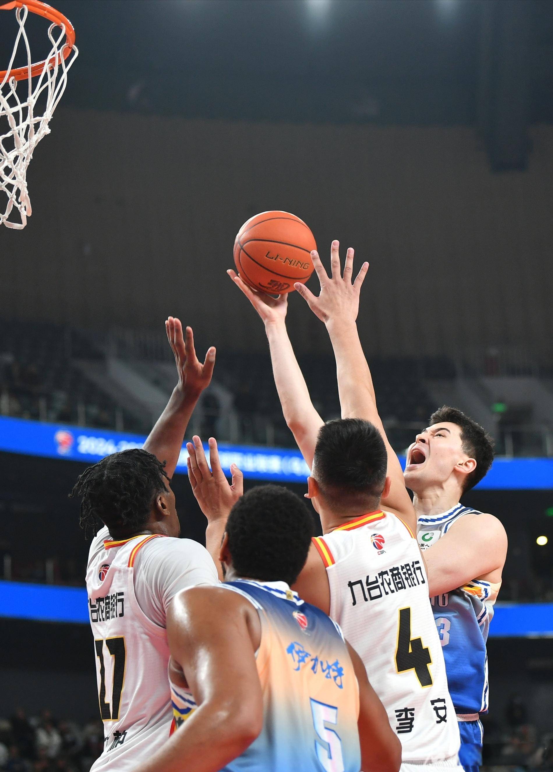 新疆男篮与福建赛前备战,全队士气高涨的简单介绍 新疆男篮与福建赛前备战,全队士气高涨的简单介绍