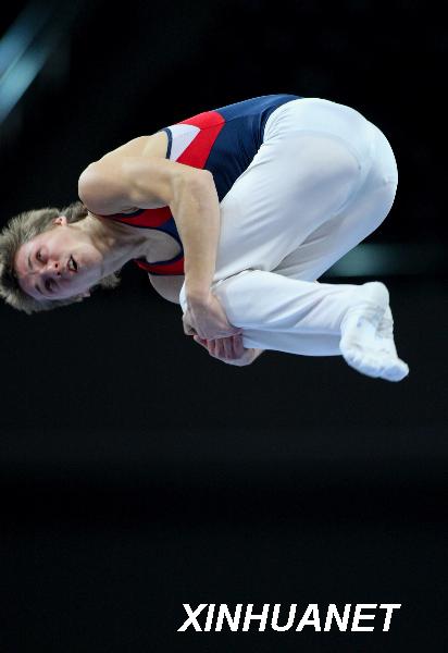 俄罗斯体操名将突破个人极限 俄罗斯体操名将突破个人极限