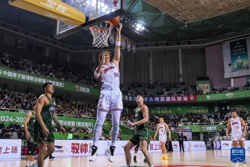 一支队伍在赛事中展现出色表现 一支队伍在赛事中展现出色表现