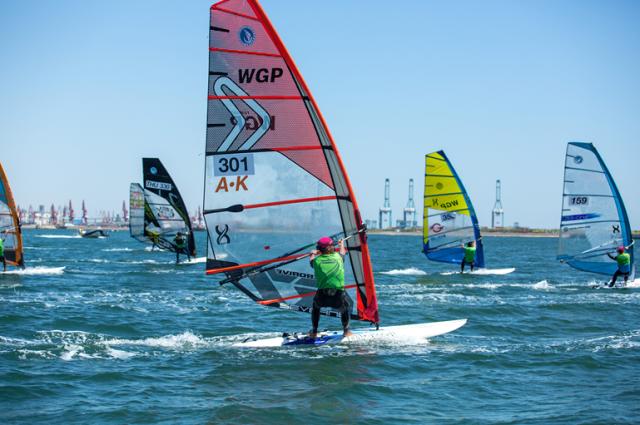 卫冕冠军澳大利亚帆船队获胜 卫冕冠军澳大利亚帆船队获胜