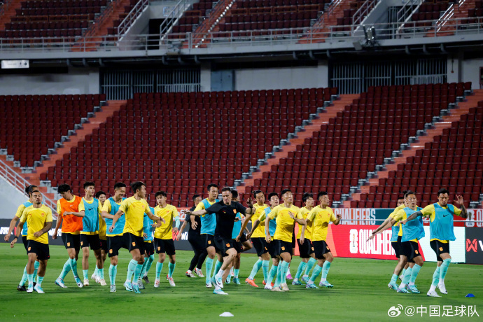 FB体育娱乐-精彩足球赛事延续，球队全力备战接下来的比赛