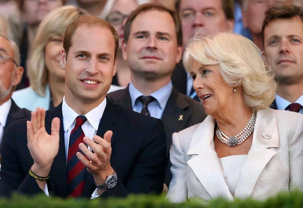 队内感情纠葛曝光,球员之间的微妙关系引人关注 队内感情纠葛曝光,球员之间的微妙关系引人关注