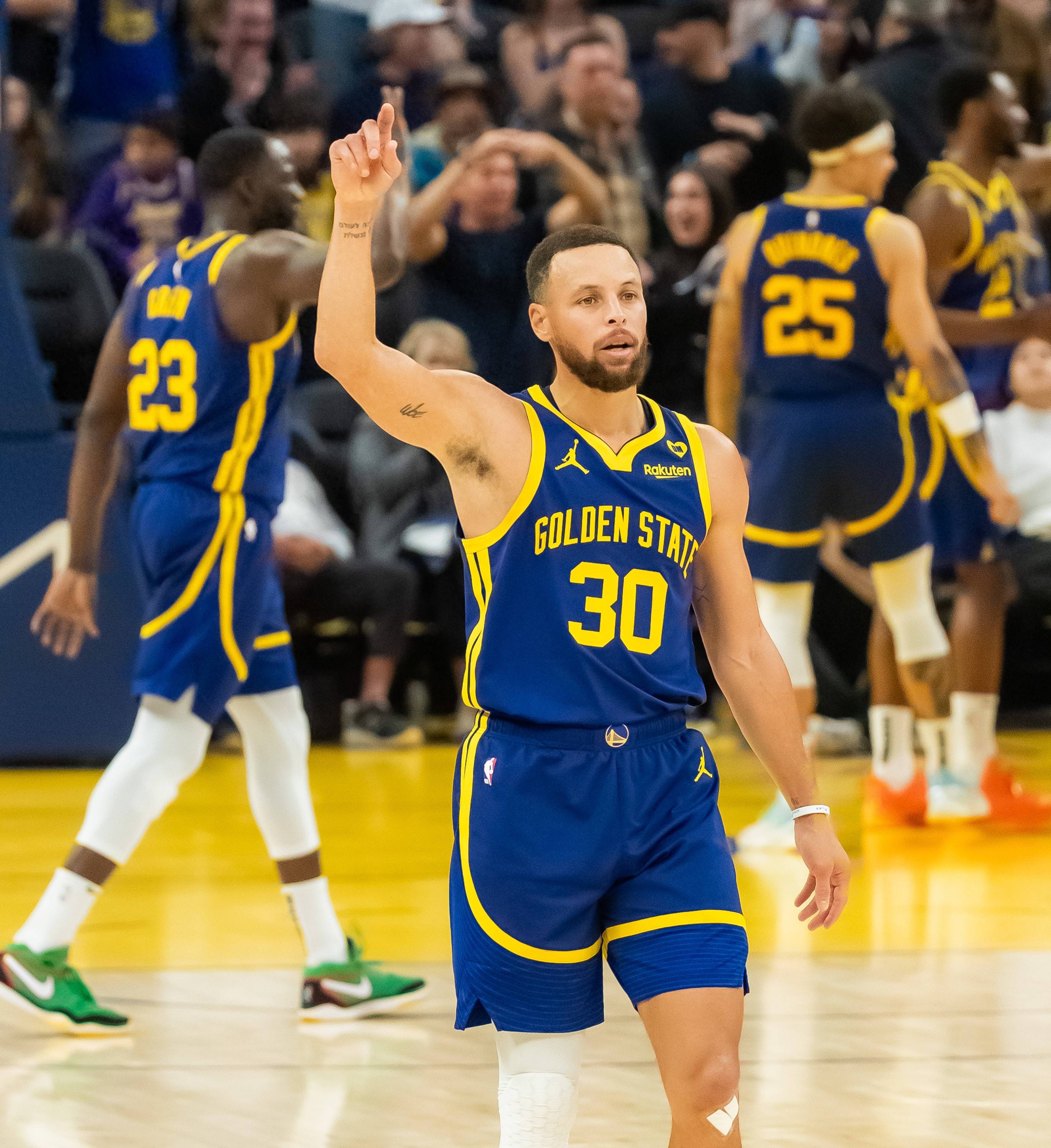 FB体育娱乐-勇士连胜被终结，库里火力不足成最大问题