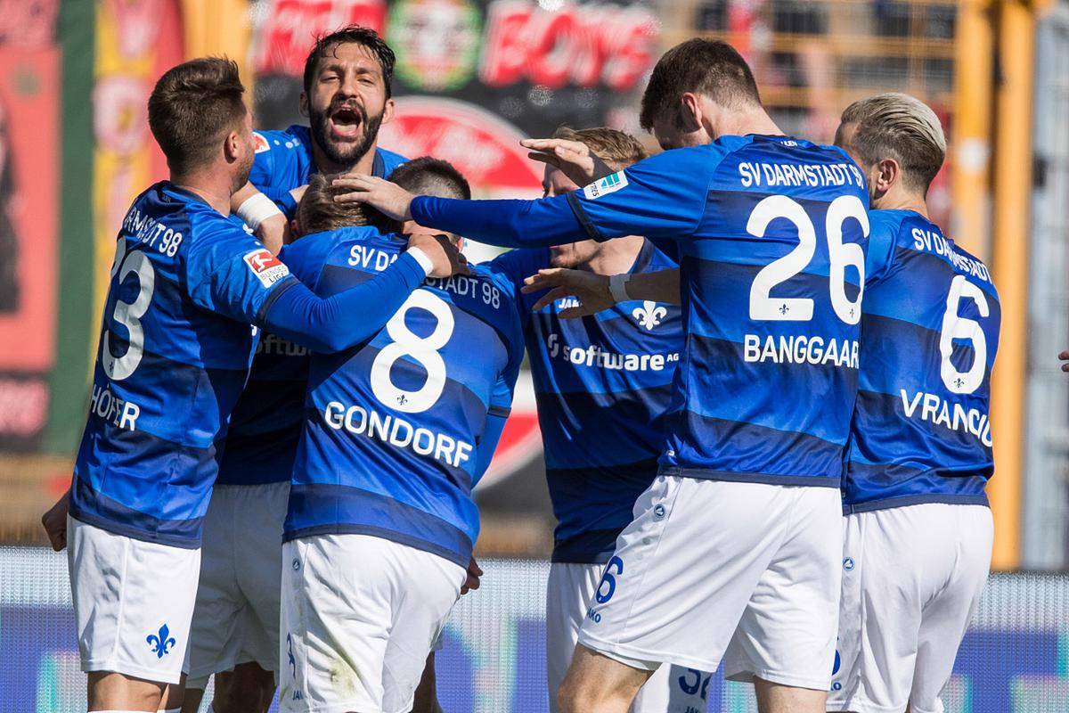 澳洲杯赛揭开战幕,实力球队争相出击 澳洲杯赛揭开战幕,实力球队争相出击