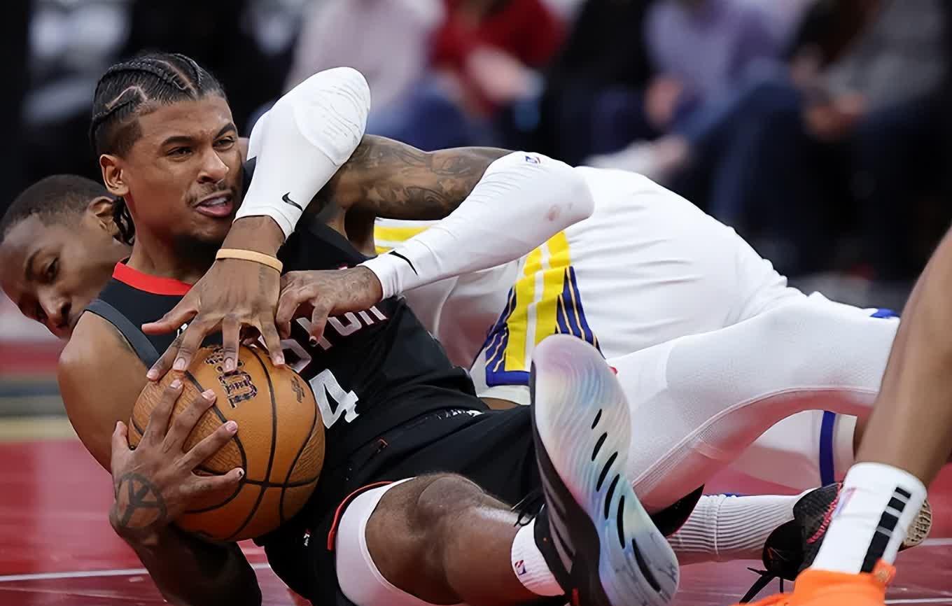 鹈鹕主场惨败黄蜂,威廉森孤军奋战 鹈鹕主场惨败黄蜂,威廉森孤军奋战