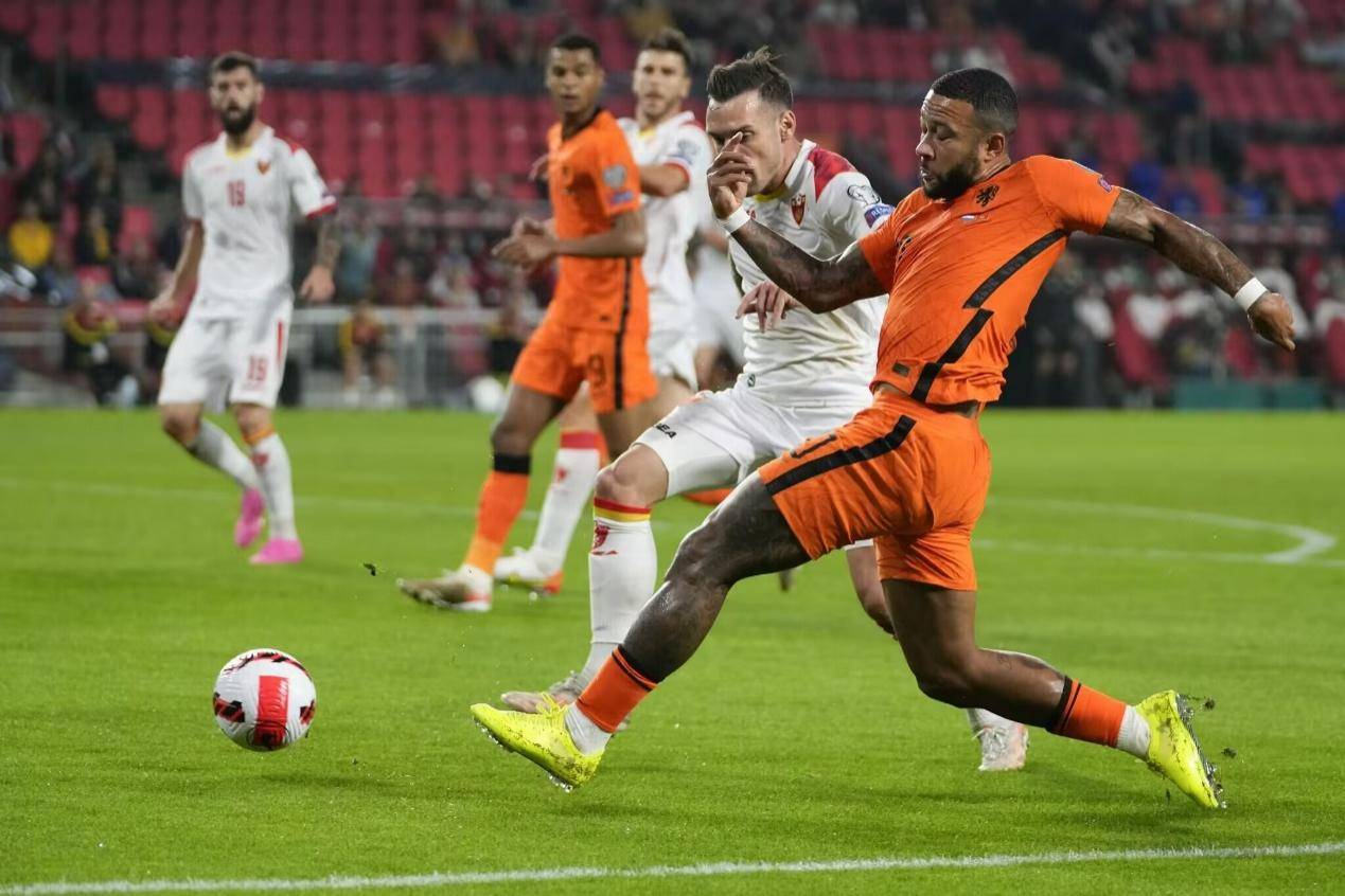 强强对决引发欧洲足球迷狂热的简单介绍 强强对决引发欧洲足球迷狂热的简单介绍