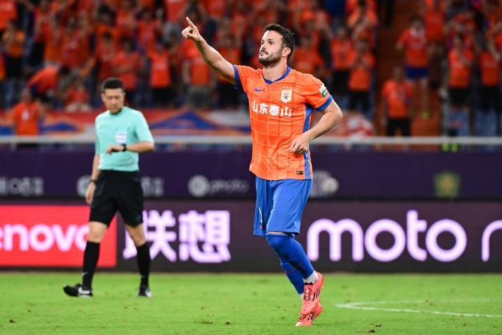 包含杨立瑜斩获个人生涯百球,成为中超射手榜王者的词条 包含杨立瑜斩获个人生涯百球,成为中超射手榜王者的词条