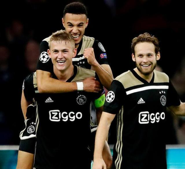 -关于阿贾克斯遭遇惊吓，晋级希望蒙上阴影的信息