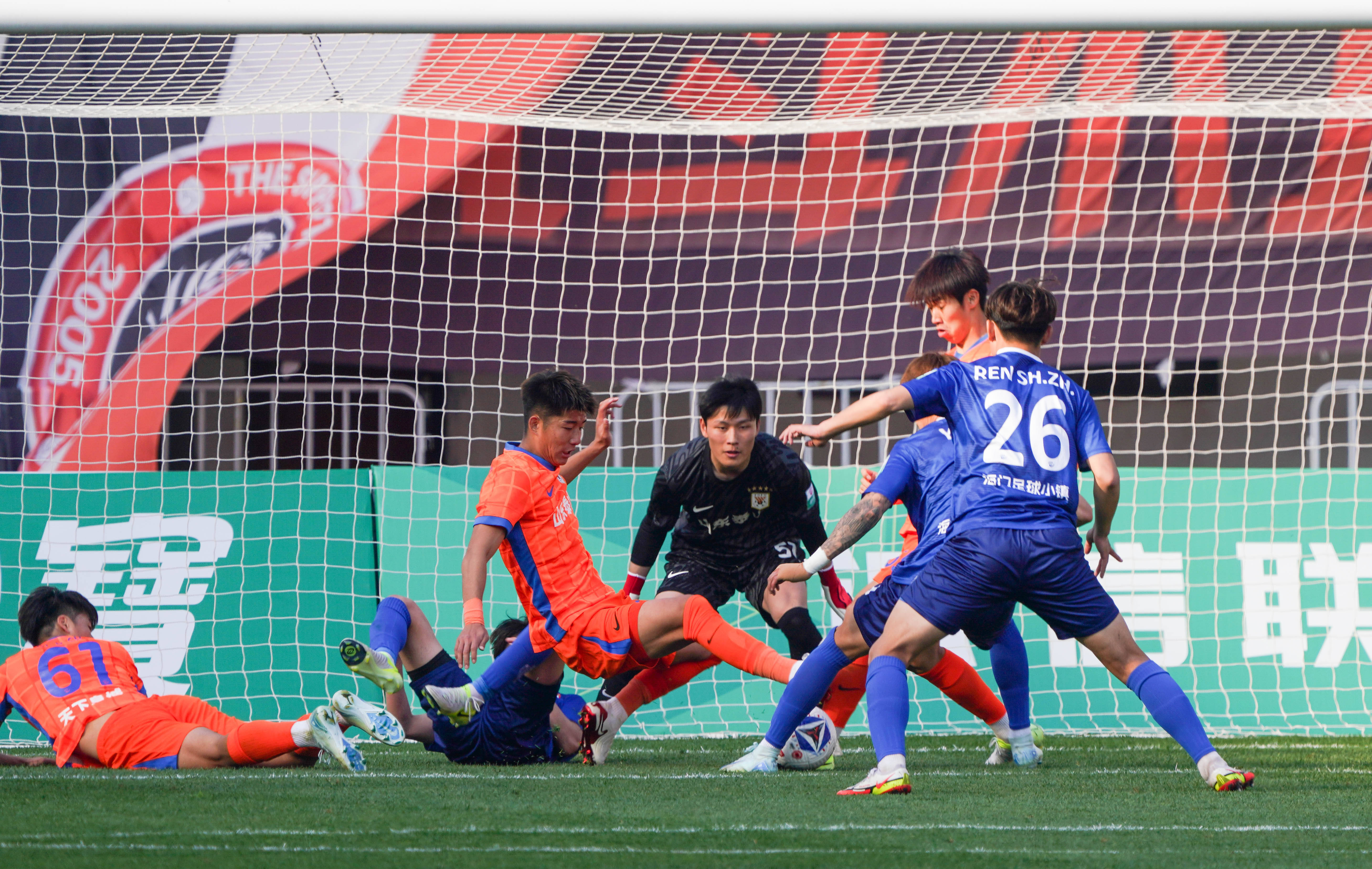 足球热潮席卷欧洲,球迷疯狂欢呼雀跃!的简单介绍 足球热潮席卷欧洲,球迷疯狂欢呼雀跃!的简单介绍