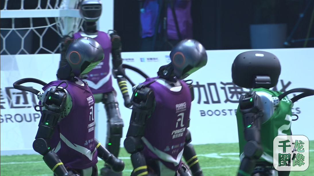 精妙配合拼抢角逐,奇迹诞生在球场上 精妙配合拼抢角逐,奇迹诞生在球场上