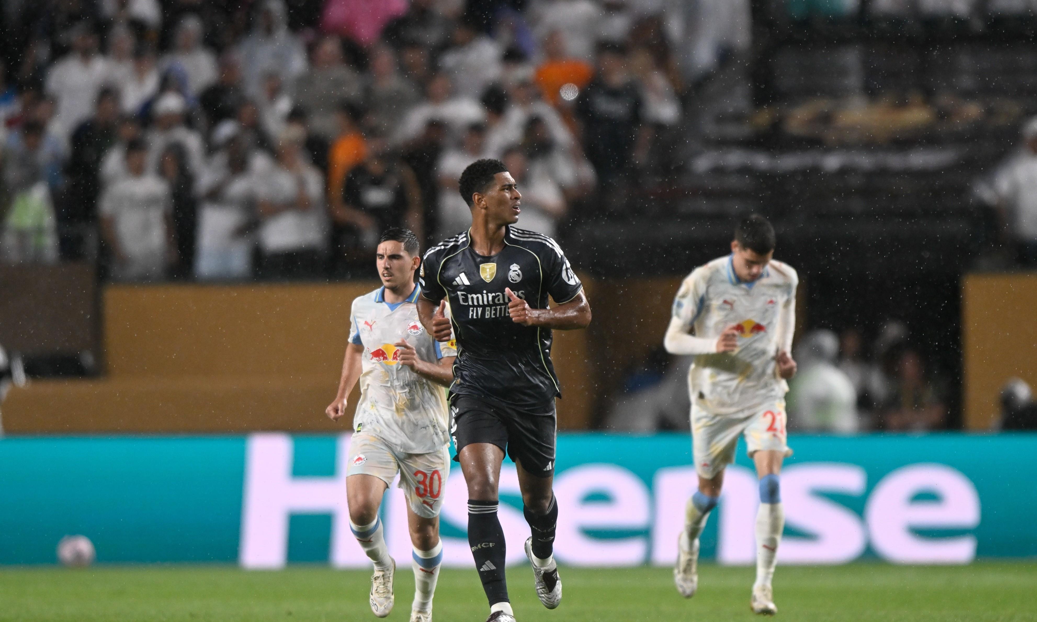 皇马主场丢球,球迷议论纷纷 皇马主场丢球,球迷议论纷纷