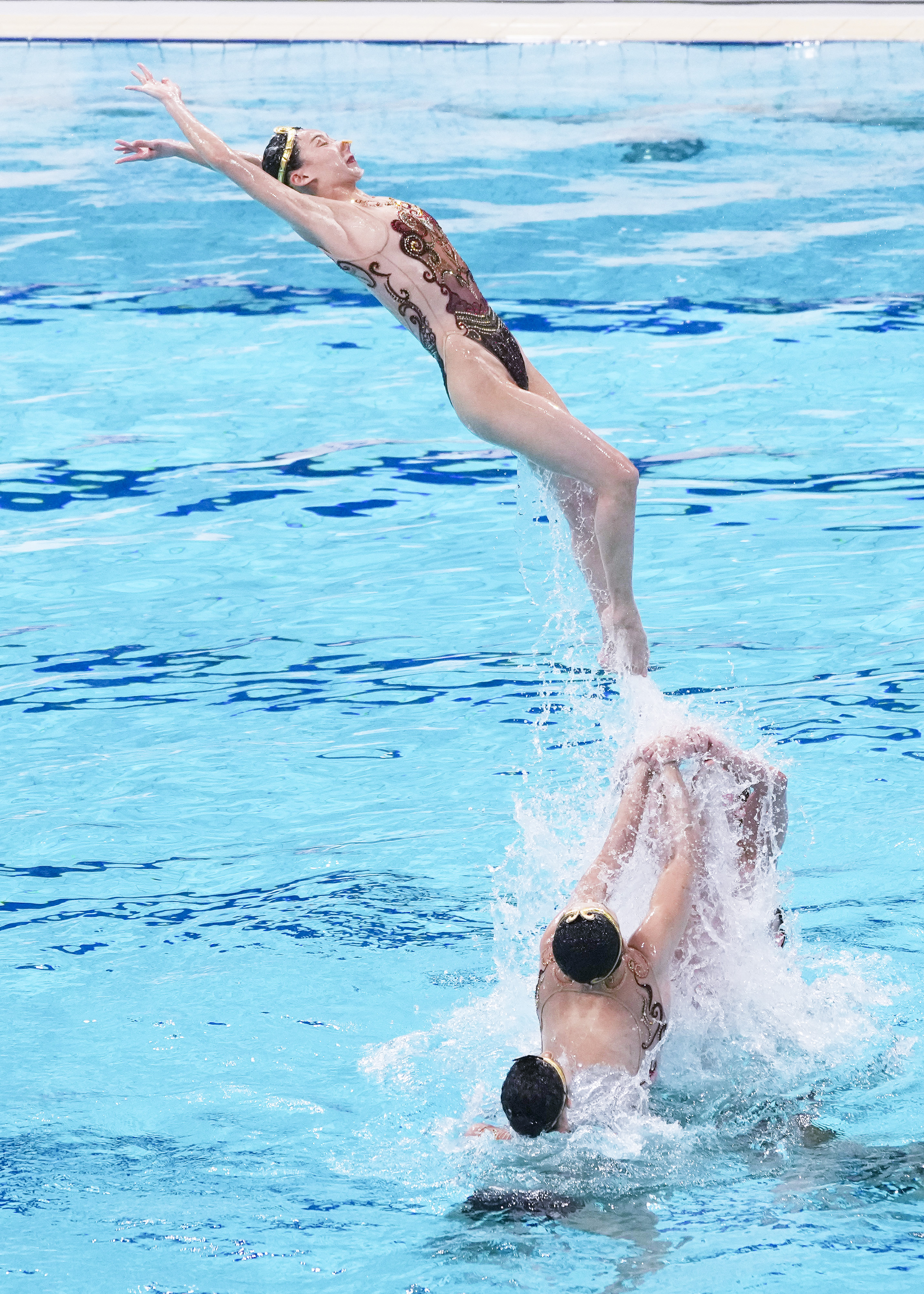 游泳比赛良性竞争!新纪录刷新,世界冠军登顶 游泳比赛良性竞争!新纪录刷新,世界冠军登顶