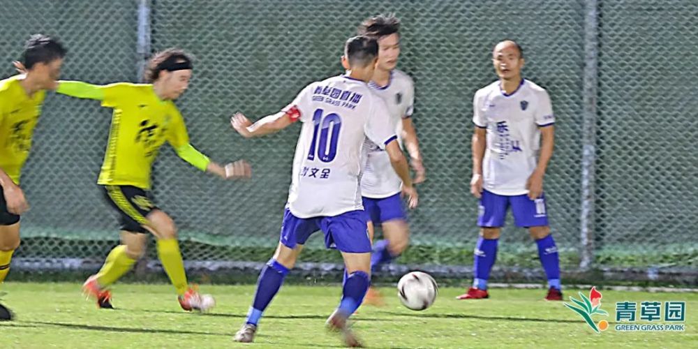 FB体育在线-美国足球队斩获对手，展示出色比赛技巧的简单介绍