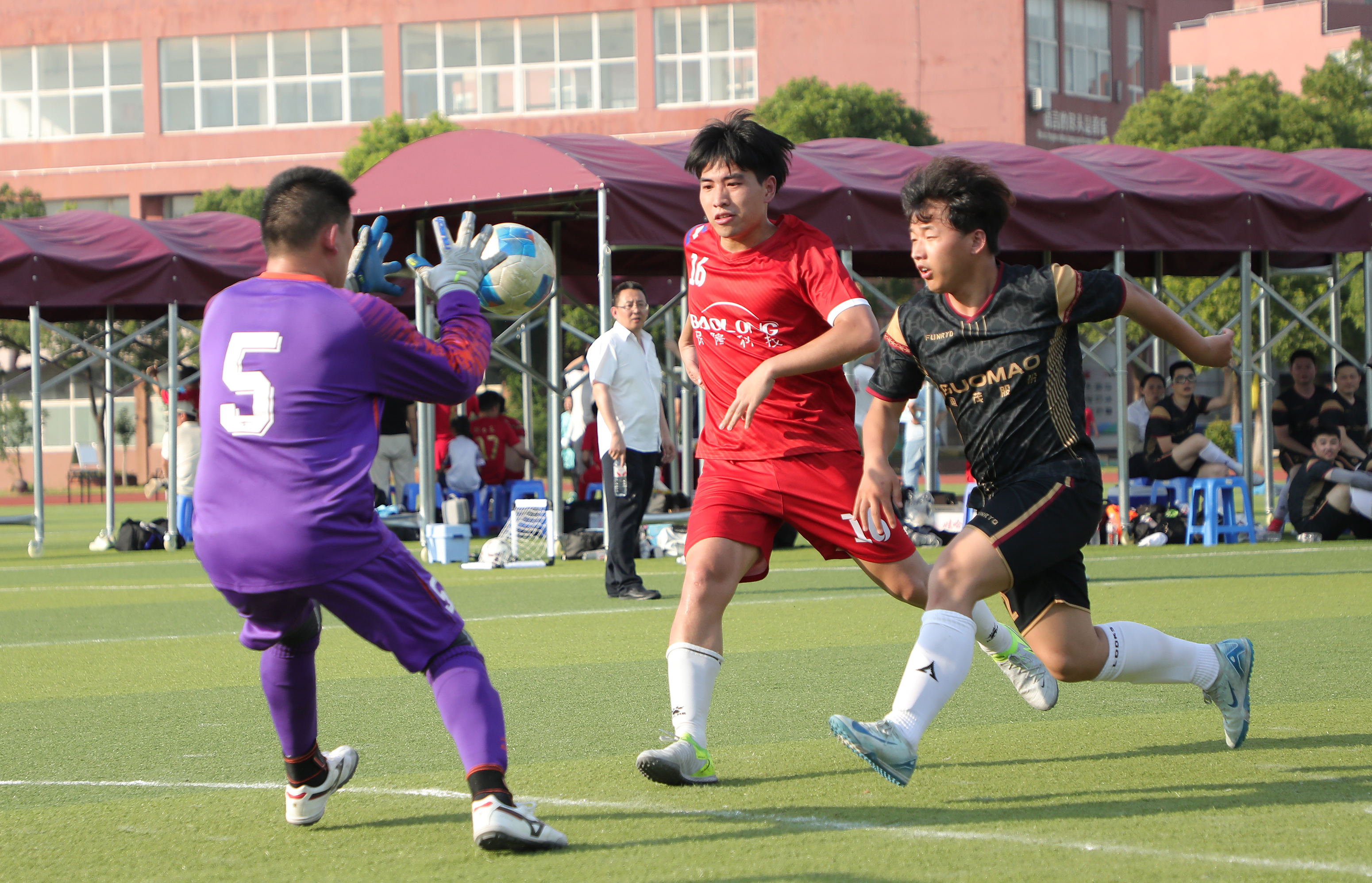 关于紧张激战!球员们奋力拼搏,争取最终胜利的信息 关于紧张激战!球员们奋力拼搏,争取最终胜利的信息