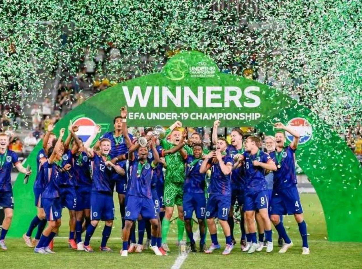 荷兰国家队力压乌克兰夺得欧洲杯决赛名额 荷兰国家队力压乌克兰夺得欧洲杯决赛名额