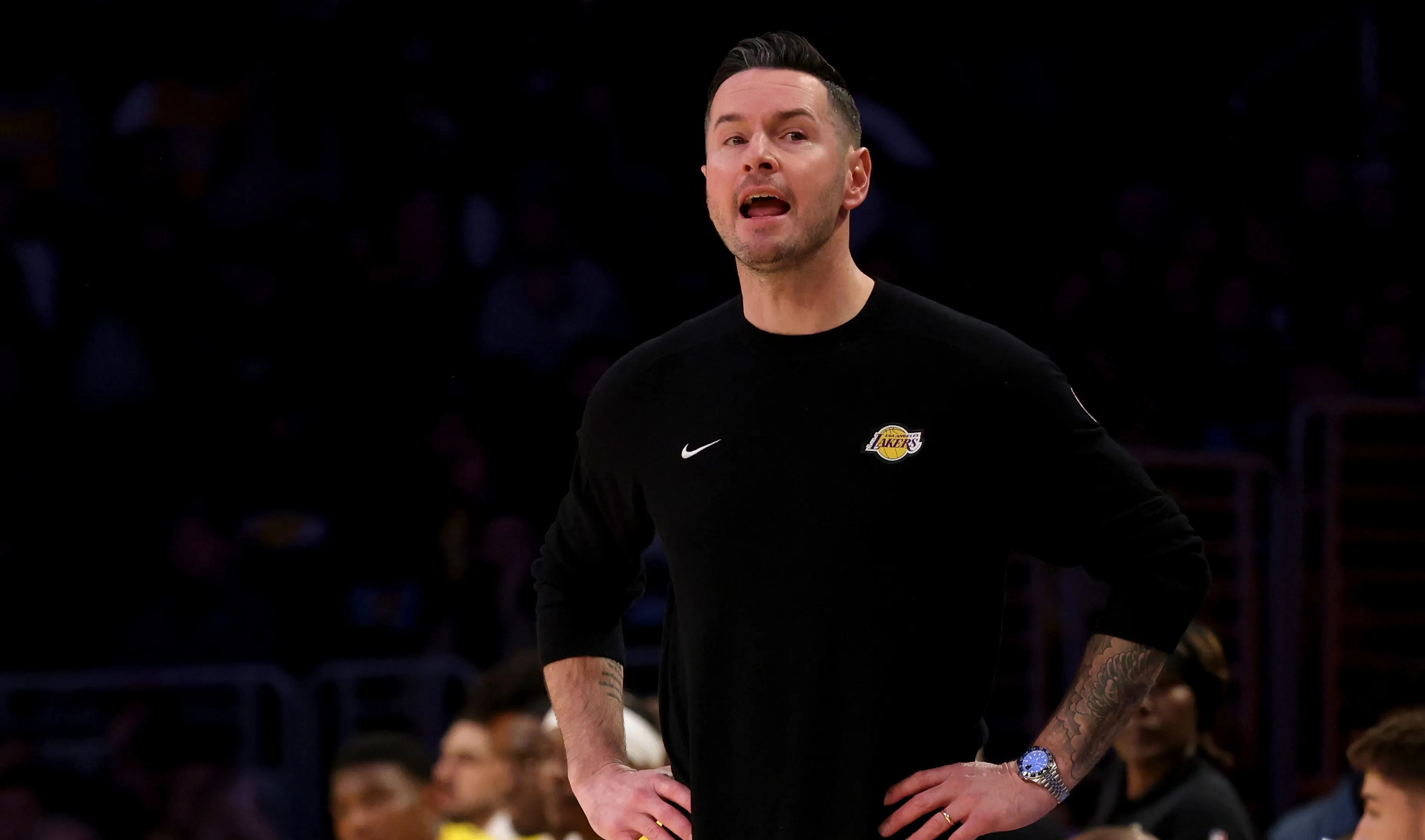 FB体育下载-湖人队主帅遭批评，球队状态低迷