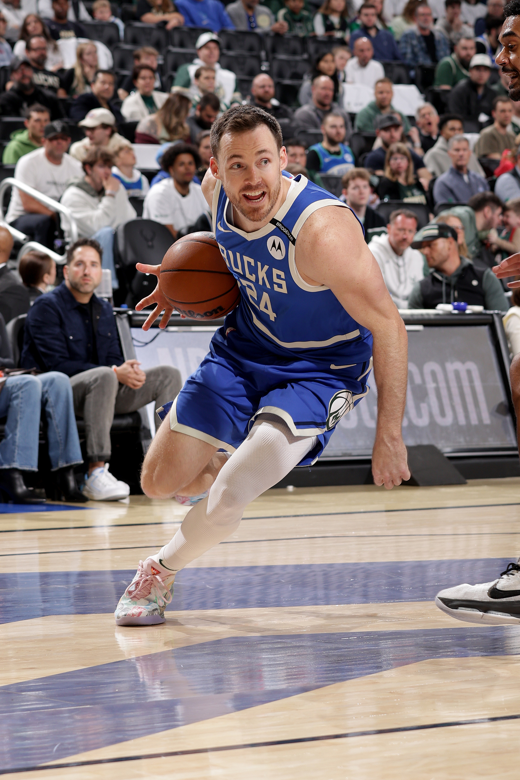 雄鹿继续高歌猛进,击败活塞 雄鹿继续高歌猛进,击败活塞