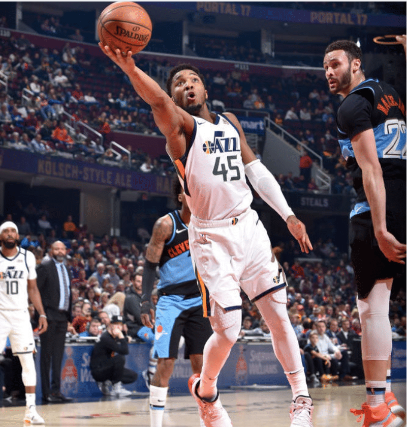 部落主场大胜马刺,霍华德爆砍41分 部落主场大胜马刺,霍华德爆砍41分