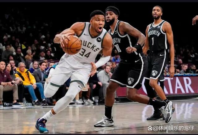 雄鹿客场大胜篮网稳固战绩 雄鹿客场大胜篮网稳固战绩