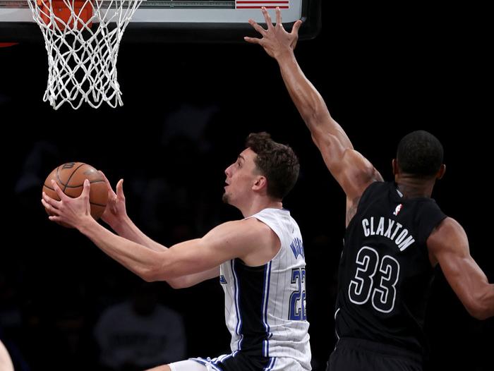 篮网客场轻取活塞,继续领跑东部 篮网客场轻取活塞,继续领跑东部