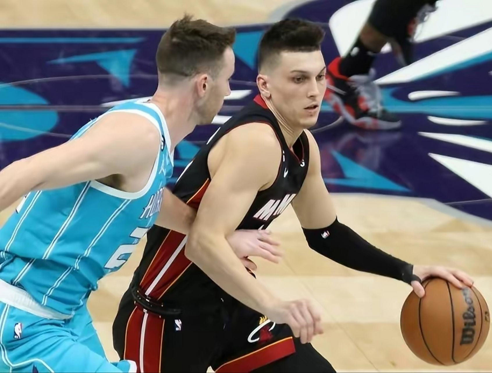 热火主场击败黄蜂,巴特勒发威 热火主场击败黄蜂,巴特勒发威