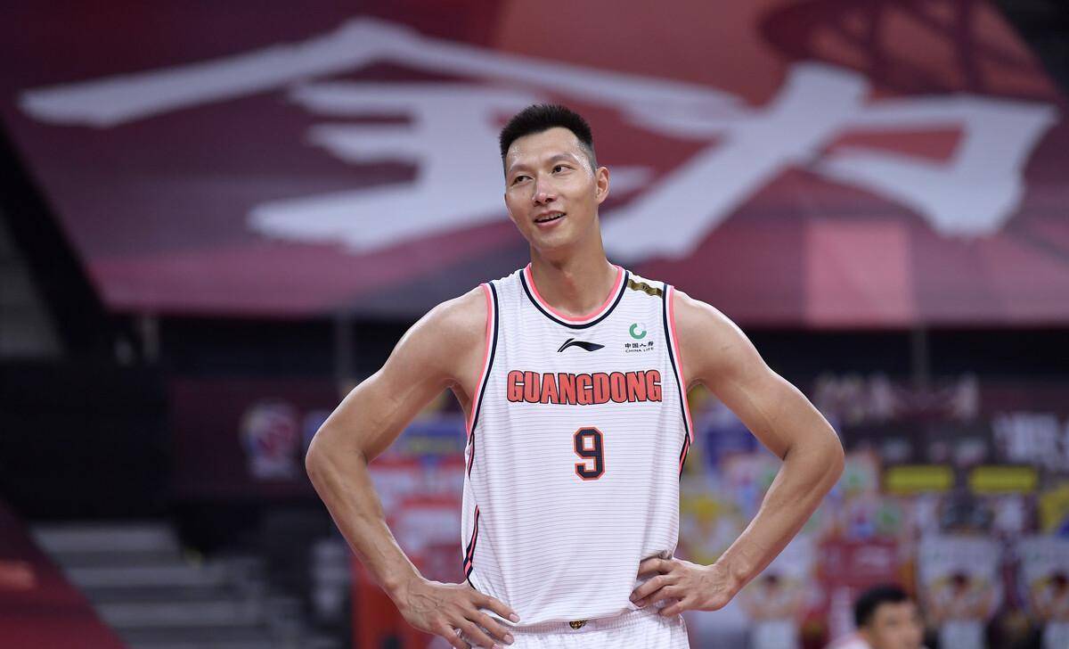 易建联在广东宏远再战一年! 易建联在广东宏远再战一年!