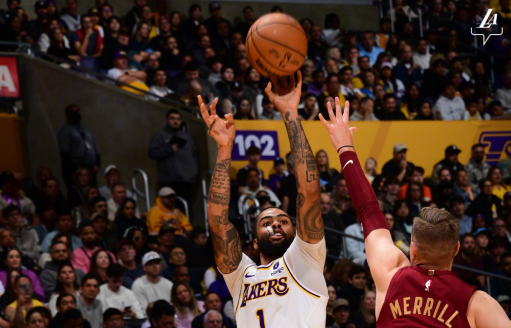 湖人豪取八连胜,东部头把交椅 湖人豪取八连胜,东部头把交椅