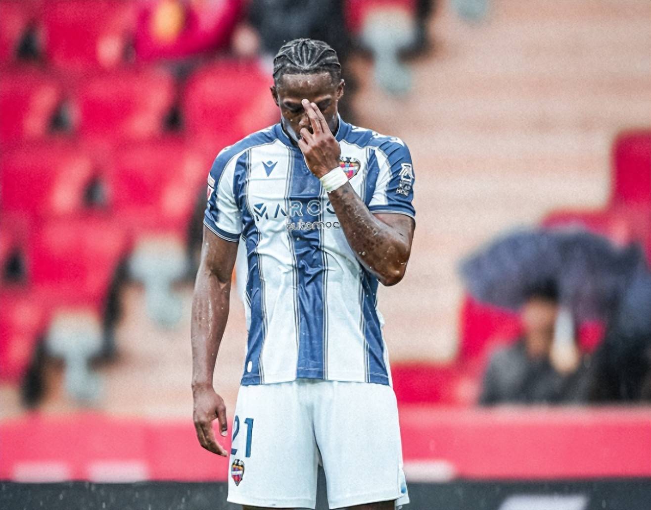 塞内加尔轻取巴萨，阿尔瓦雷斯带队取胜